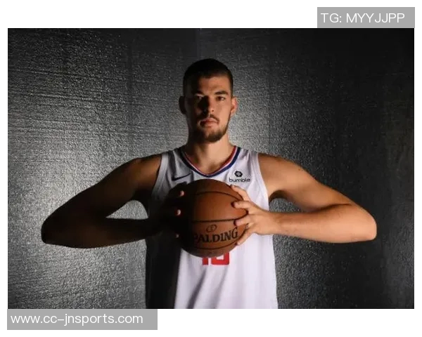 三球称赞克尼佩尔攻防俱佳明白在场上应做的正确决策